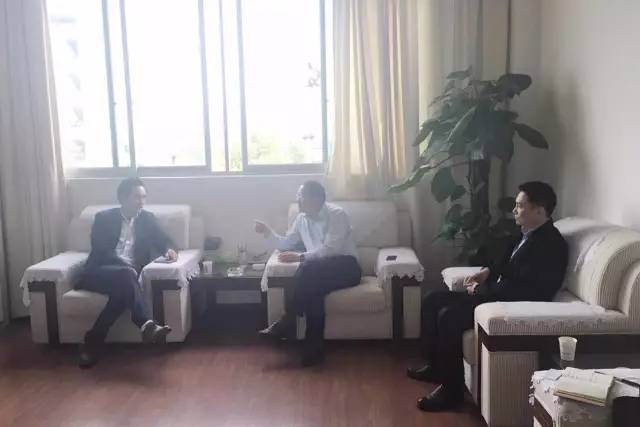 東方龍商務(wù)陪同新能源充電樁投資選址項目方考察余江縣工業(yè)園區(qū) 東方龍商務(wù)陪同新能源充電樁投資選址項目方考察余江縣工業(yè)園區(qū)