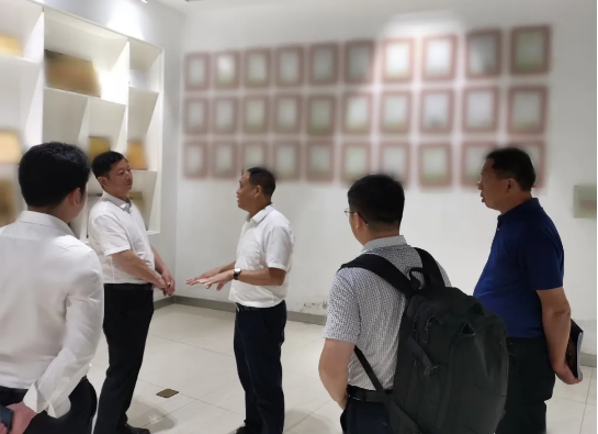 陪同政府園區(qū)赴電梯設(shè)備制造投資選址項(xiàng)目方對(duì)接考察,交換合作意見(jiàn),為項(xiàng)目落地“加速度” 陪同政府園區(qū)赴電梯設(shè)備制造投資選址項(xiàng)目方對(duì)接考察,交換合作意見(jiàn),為項(xiàng)目落地“加速度”