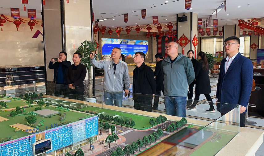 陪同政府園區(qū)對接考察大型商貿(mào)物流中心投資選址項(xiàng)目，明確合作重點(diǎn)，堅(jiān)實(shí)合作基礎(chǔ)