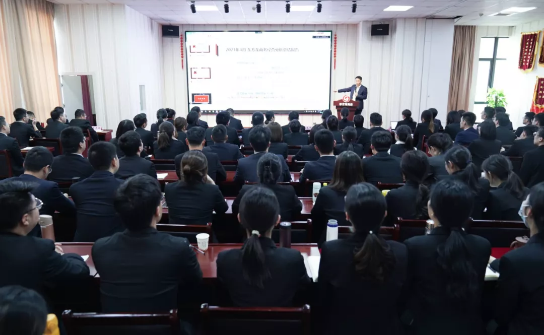 以“四輪驅(qū)動(dòng)”為核心，保持健康發(fā)展態(tài)勢(shì)！東方龍商務(wù)集團(tuán)4月份月度總結(jié)會(huì)圓滿(mǎn)舉行