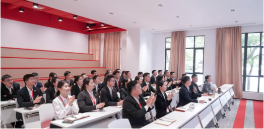 加大開發(fā)力度，迎接進博會！10月下旬，集團成功通過38個優(yōu)質(zhì)投資選址項目