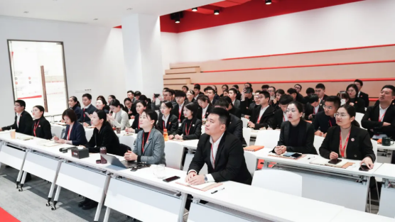 項(xiàng)目量質(zhì)攀新高，掀起“大干100天”競(jìng)賽高潮！12月上旬，集團(tuán)成功通過(guò)49個(gè)優(yōu)質(zhì)投資選址項(xiàng)目
