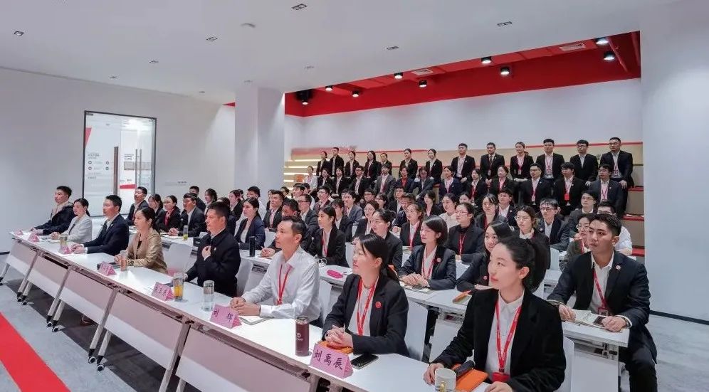 【月度總結(jié)】喜迎進博，奮戰(zhàn)百日，決勝2022！東方龍商務集團成功舉行9月份月度總結(jié)會