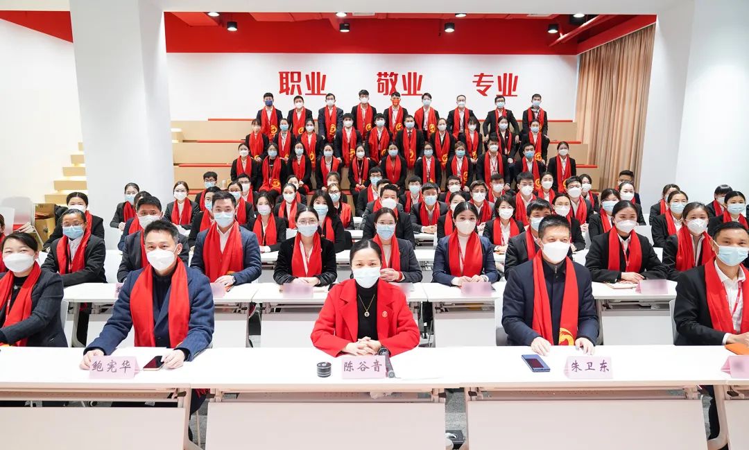 凝心聚力擔(dān)使命，奮楫揚(yáng)帆新征程！東方龍商務(wù)集團(tuán)舉行2022年度總結(jié)暨表彰大會(huì)