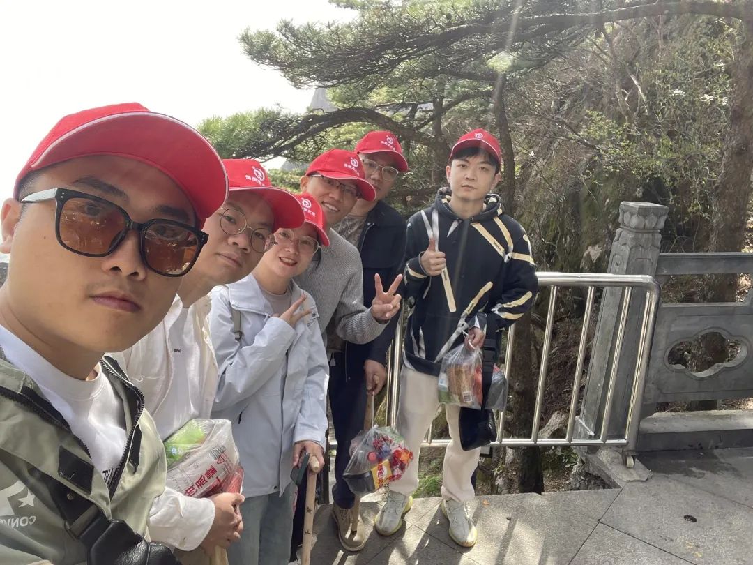 東方龍商務(wù)與春天有個約會！集團100余人赴安徽黃山“團建”，太嗨了！“奔跑二季度”——我們準備好了！