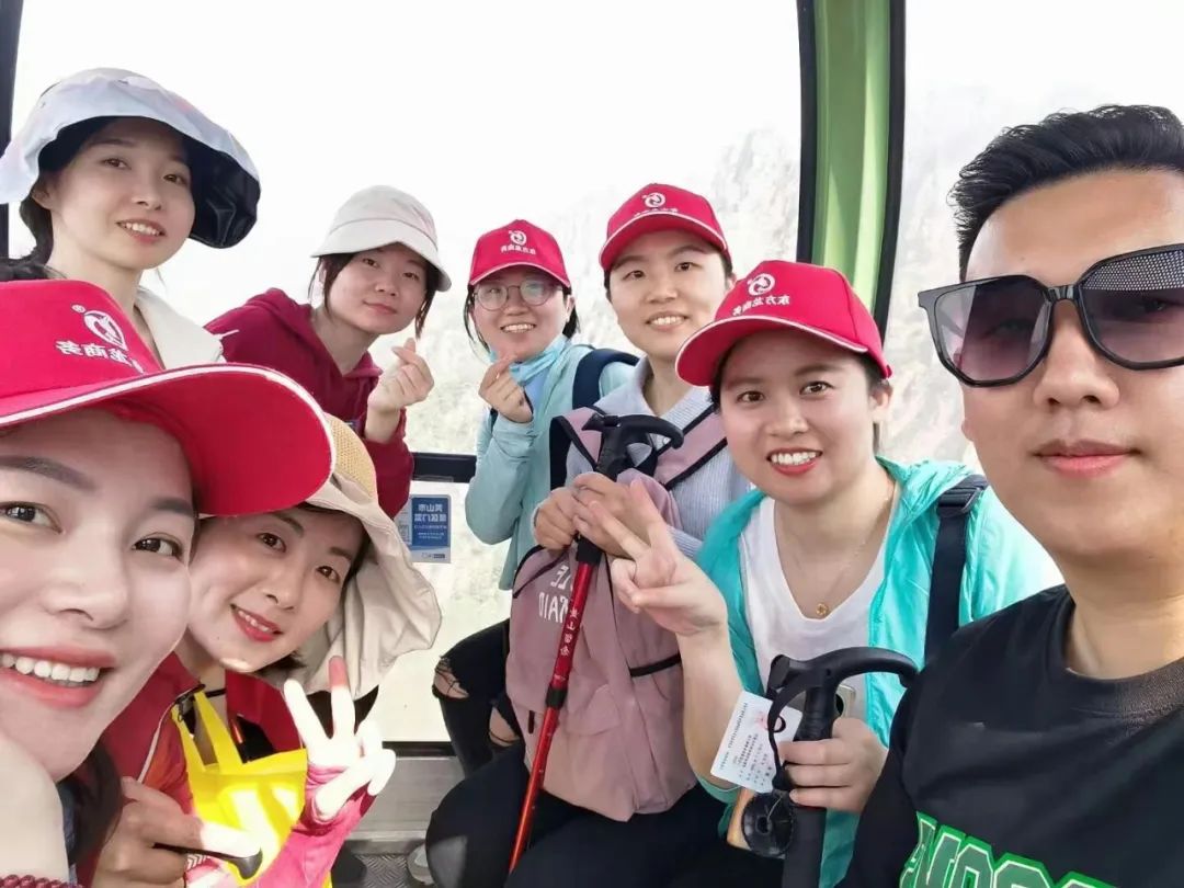 東方龍商務(wù)與春天有個約會！集團100余人赴安徽黃山“團建”，太嗨了！“奔跑二季度”——我們準備好了！