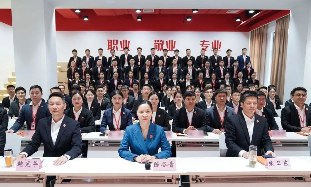 聚勢行，闖新途！東方龍商務(wù)召開一季度“開門紅”總結(jié)表彰暨“奔跑二季度”競賽總動員