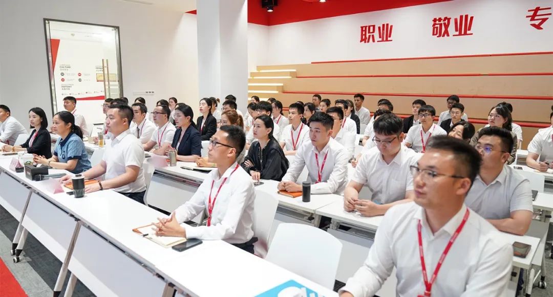 爭、搶、拼、實(shí)！奔跑二季度競賽活動圓滿收官！6月下旬，集團(tuán)共34個(gè)優(yōu)質(zhì)投資選址項(xiàng)目通過評估