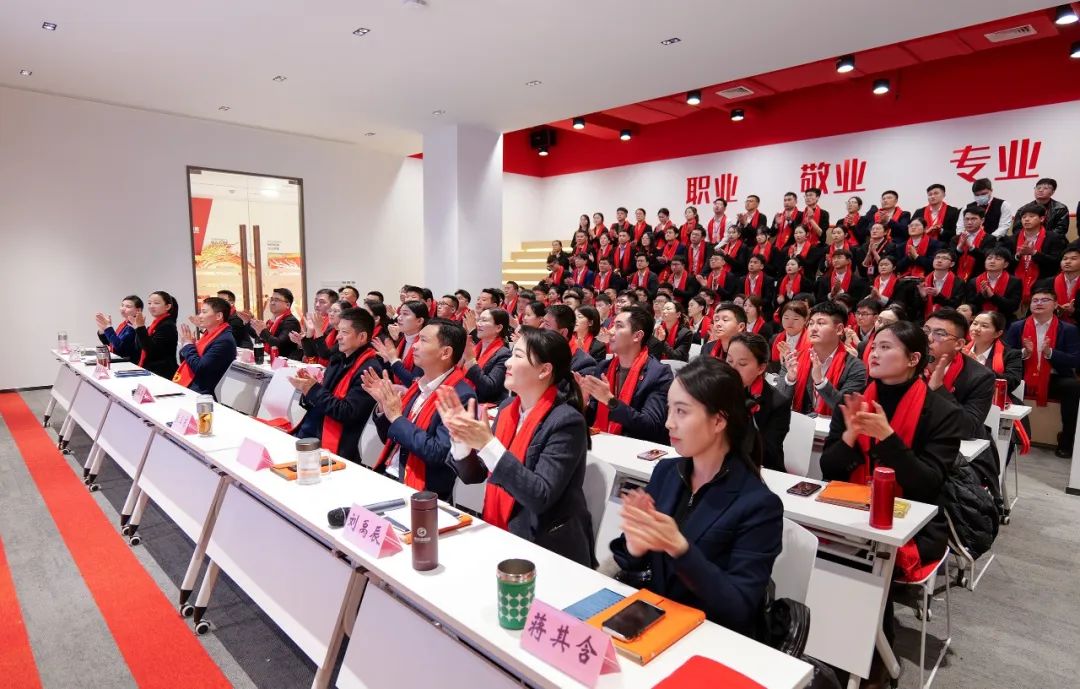 龍行龘龘，開拓新程！東方龍商務(wù)集團舉行成立10周年暨2023年度總結(jié)表彰大會