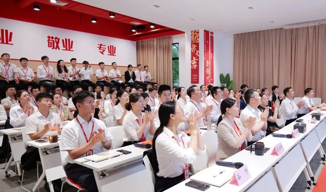 抓好項(xiàng)目開發(fā)先手棋，夯實(shí)項(xiàng)目落地硬支撐！9月上旬，集團(tuán)共33個(gè)優(yōu)質(zhì)投資選址項(xiàng)目通過評(píng)估