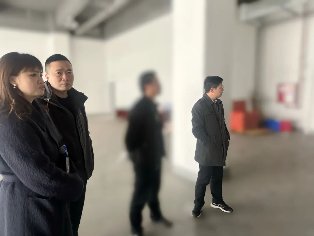 投資額15億，年產(chǎn)值20億！高端功能性新材料生產(chǎn)擴建投資選址項目方反向考察四川某地方政府